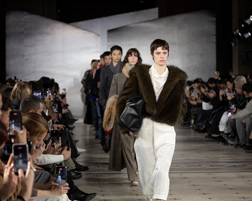 시스템파리, 26FW 컬렉션 ‘Nowhere Neat’ 프레젠테이션 성료…  NCT 지성 참석해 ‘독보적 존재감’ 27-Image